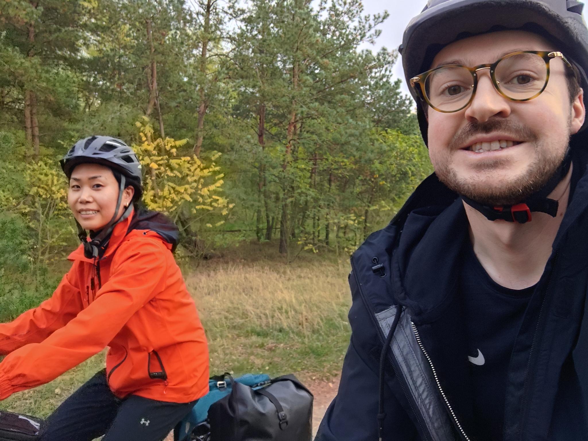 2 ppl biking